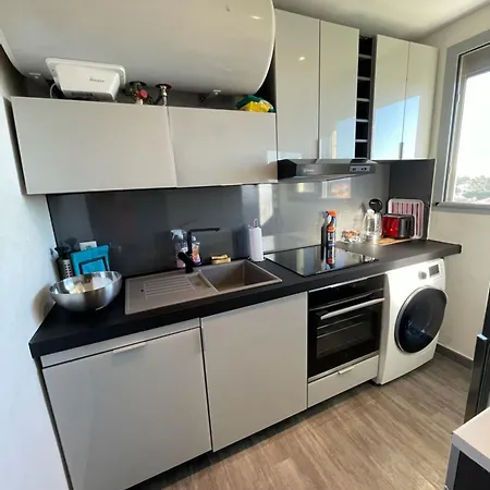 Apartment Moderne Et Lumineux Face A La Mer, *